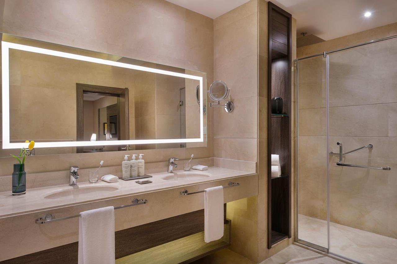 Voco Al Khobar By Ihg Hotel Kültér fotó Bathroom