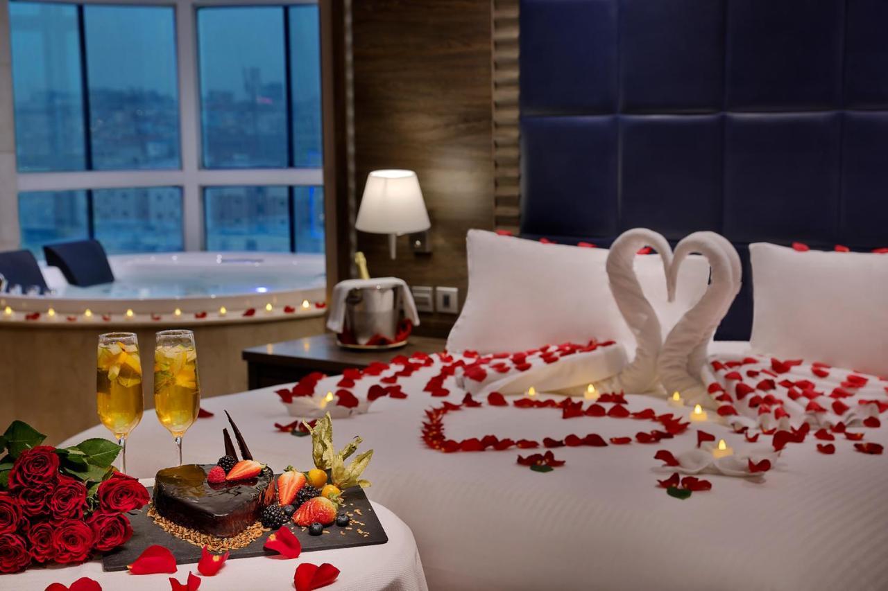 Voco Al Khobar By Ihg Hotel Kültér fotó A honeymoon suite