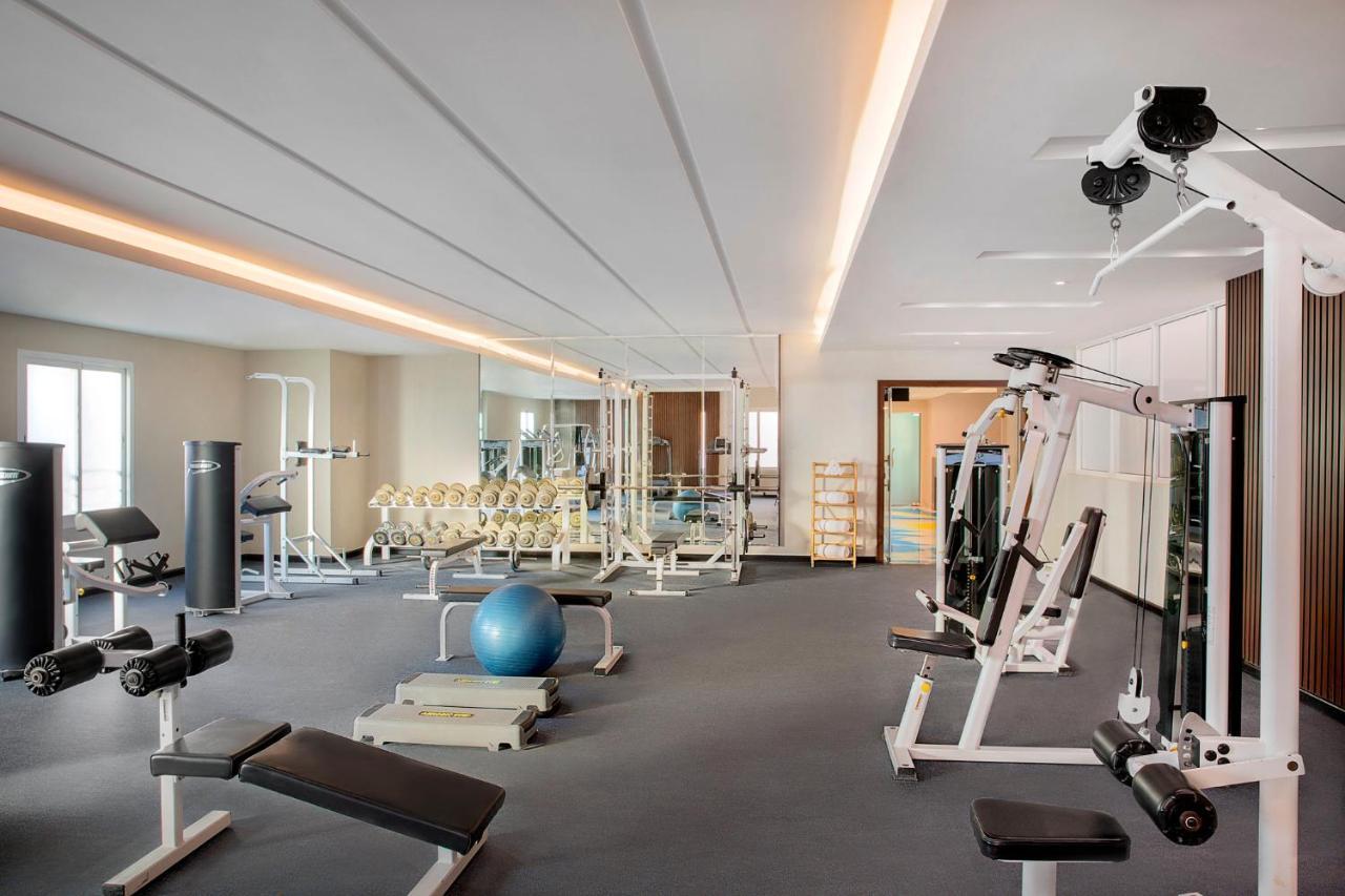 Voco Al Khobar By Ihg Hotel Kültér fotó The gym at the hotel