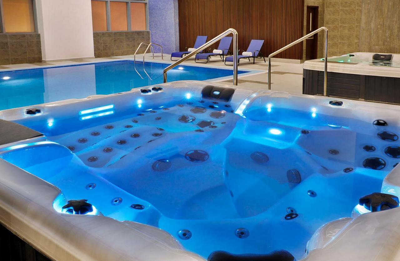 Voco Al Khobar By Ihg Hotel Kültér fotó A whirlpool