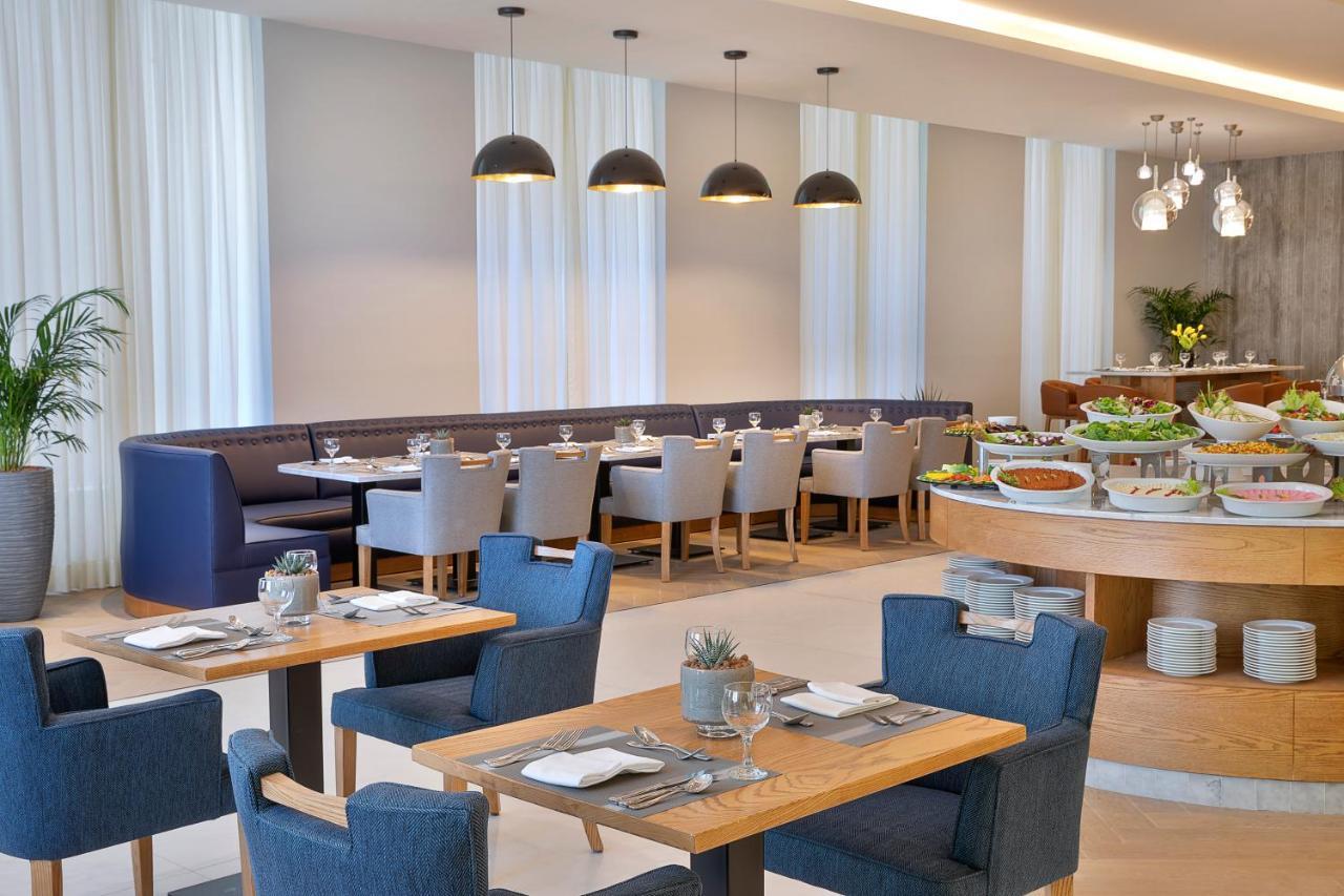 Voco Al Khobar By Ihg Hotel Kültér fotó The restaurant