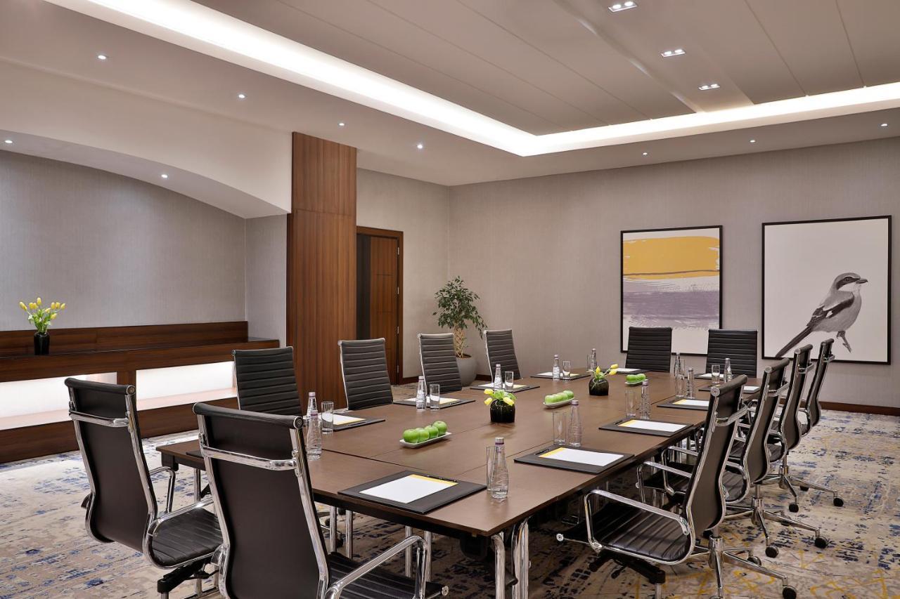 Voco Al Khobar By Ihg Hotel Kültér fotó Meeting room